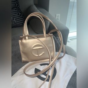 Used telfar cross bag! In good condition! Sales are final!